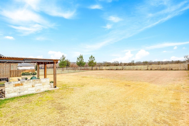 view of yard featuring a rural view