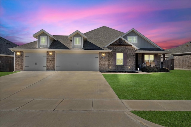 view of front facade featuring a garage and a yard