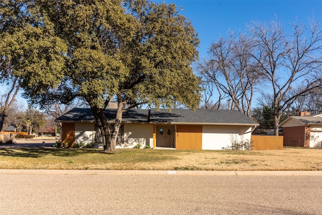 single story home featuring a front lawn