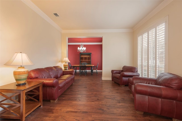 living area with crown molding, a notable chandelier, visible vents, wood finished floors, and baseboards