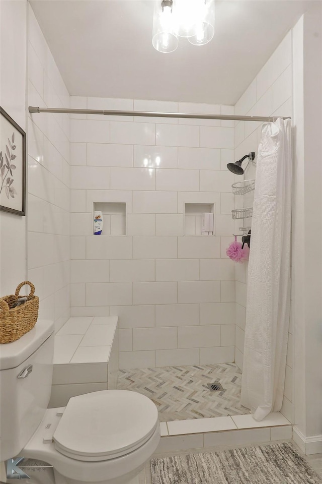 bathroom featuring toilet and a shower with shower curtain