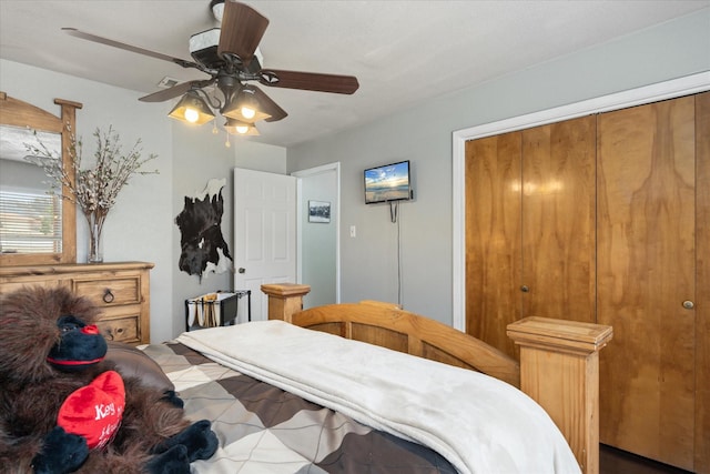 bedroom featuring ceiling fan