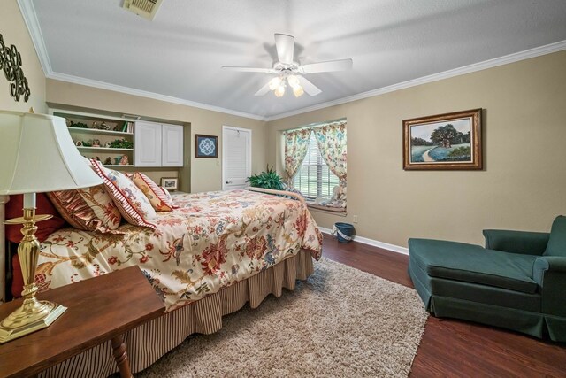 bedroom featuring ornamental molding, dark hardwood / wood-style floors, and ceiling fan