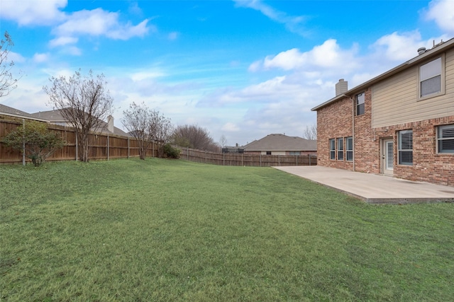 view of yard featuring a patio