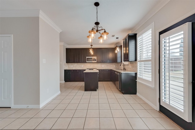 kitchen featuring hanging light fixtures, a kitchen island, sink, and light tile patterned floors