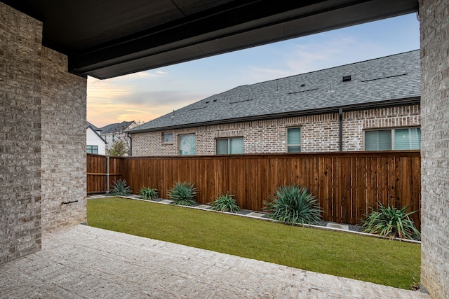 view of yard at dusk