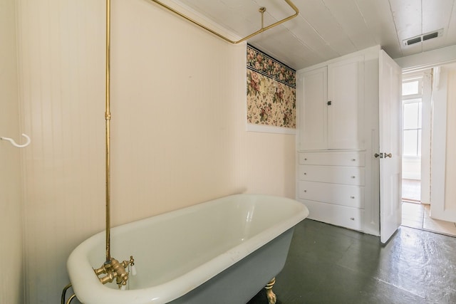 bathroom featuring a bathing tub