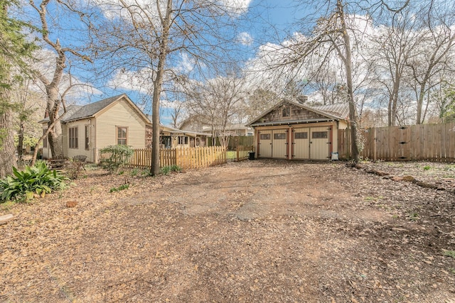 view of yard featuring a garage and an outdoor structure