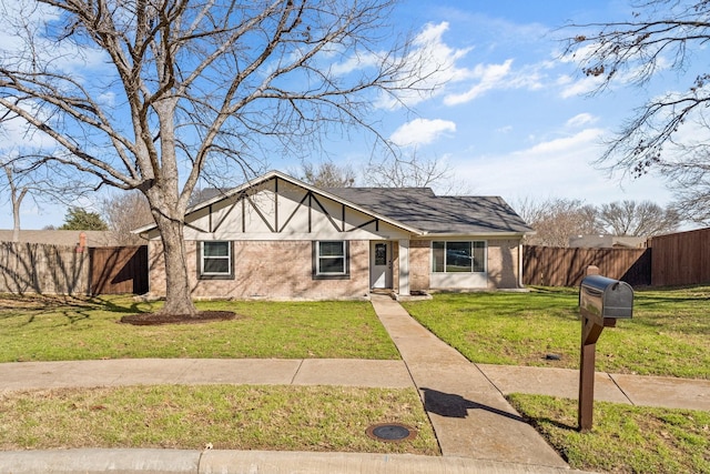 view of front of house featuring a front lawn