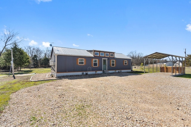 view of front of property featuring a carport