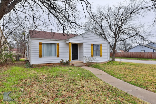 view of front of house with a front lawn