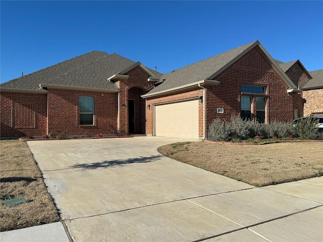 view of front facade featuring a garage and a front lawn