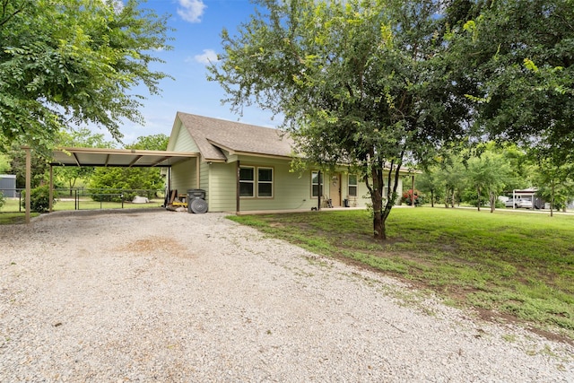 view of front of home featuring a carport and a front yard