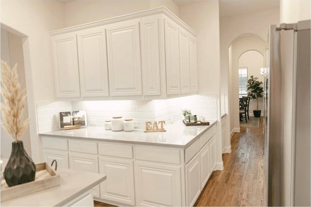 bar with white cabinetry, tasteful backsplash, and dark hardwood / wood-style floors