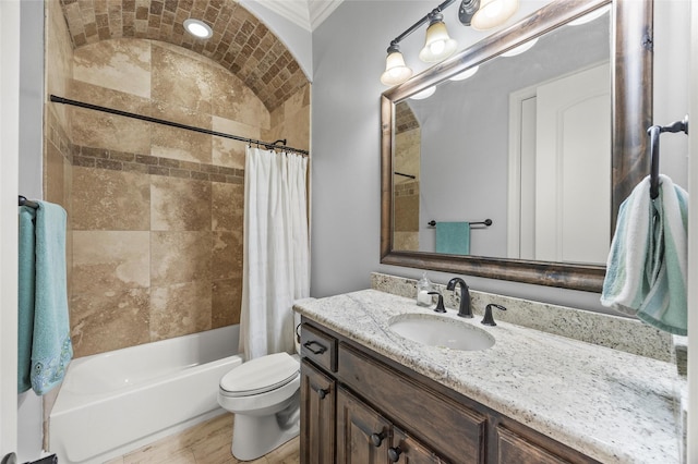 909 Reflection Ct, Heath, TX 75032 - bathroom with vanity, shower / bath combination with curtain, toilet, and crown molding