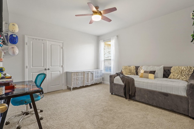 carpeted bedroom featuring ceiling fan