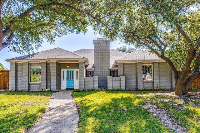 view of front of property with a front lawn