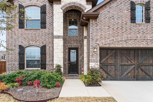 view of front of property featuring a garage