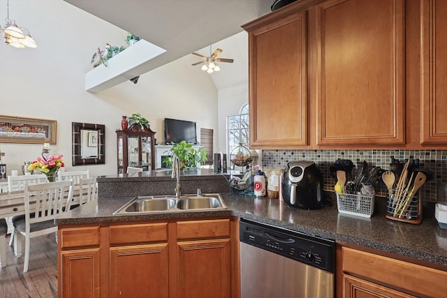 kitchen with sink, tasteful backsplash, vaulted ceiling, dishwasher, and ceiling fan