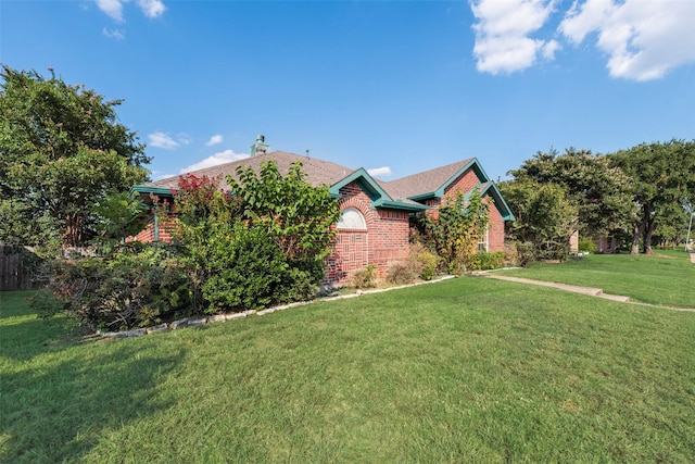 view of front of house featuring a front yard