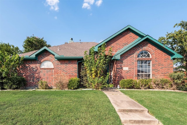 view of front of property with a front yard