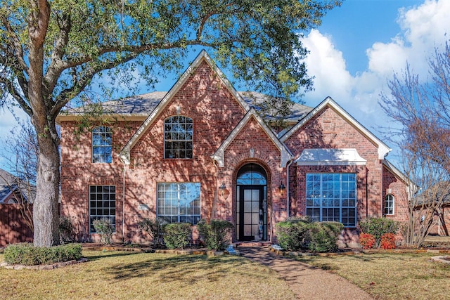 view of front of house featuring a front yard