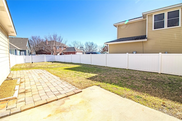 view of yard featuring a patio area