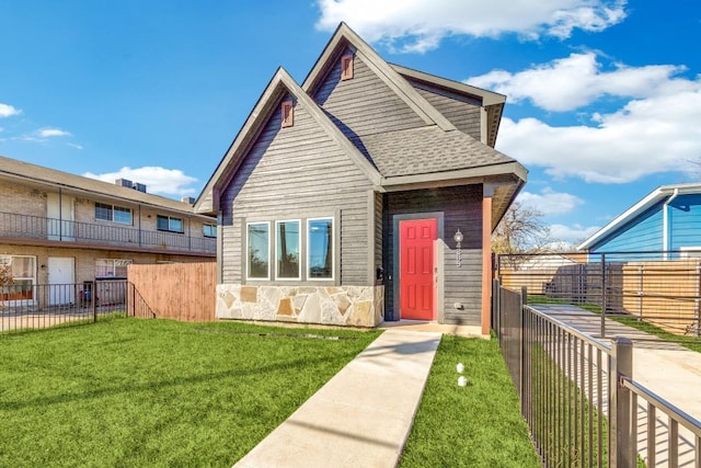 view of front of home featuring a front lawn