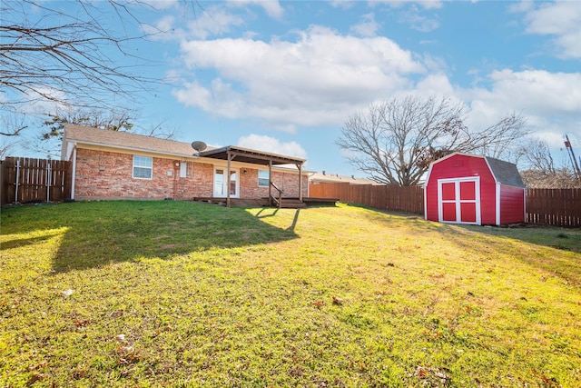 view of yard with a storage unit