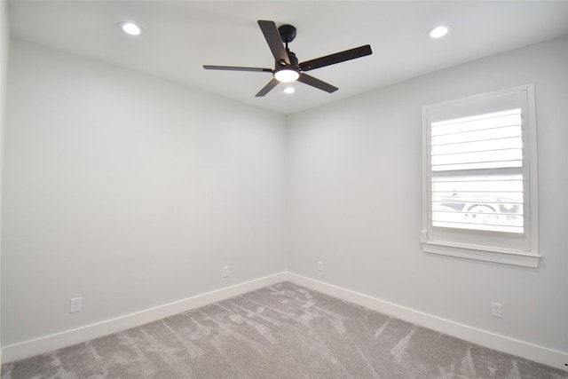 carpeted empty room featuring ceiling fan