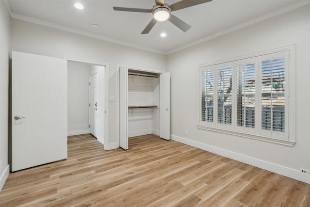 unfurnished bedroom with ceiling fan, ornamental molding, a closet, and light wood-type flooring