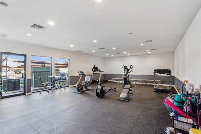 workout area featuring recessed lighting, visible vents, and baseboards