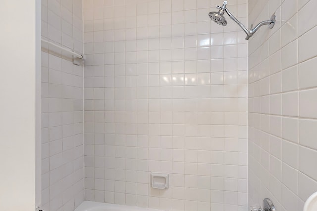 bathroom featuring shower / bathtub combination