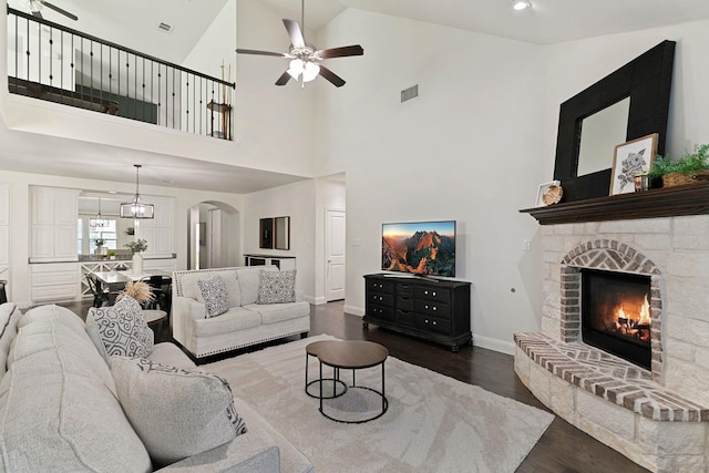 living room with lofted ceiling, dark wood-type flooring, and ceiling fan