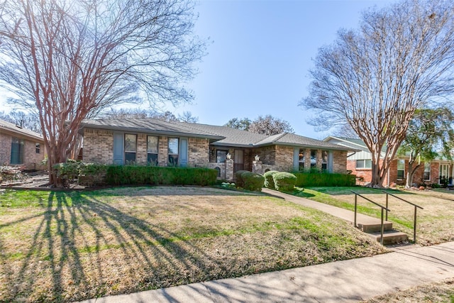 ranch-style house featuring a front yard