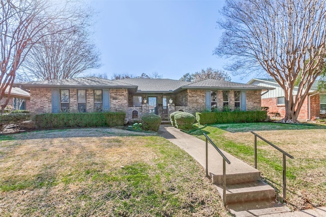 view of front facade with a front yard