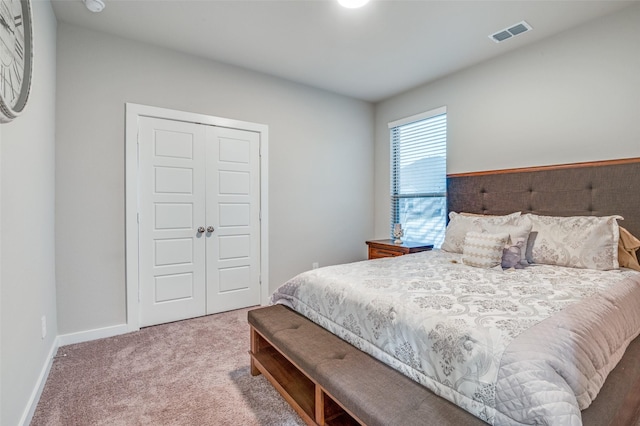 bedroom featuring carpet floors and a closet