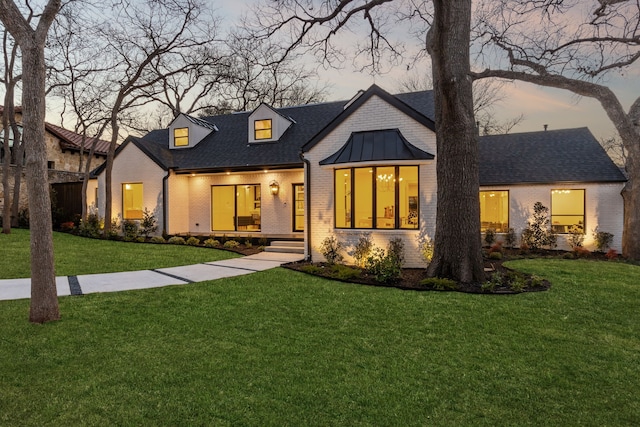 view of front of home featuring a lawn