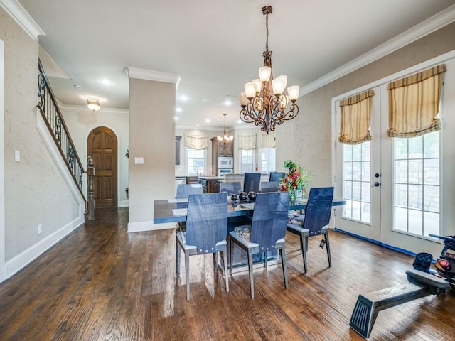 dining space featuring ornamental molding, dark hardwood / wood-style flooring, a chandelier, and plenty of natural light