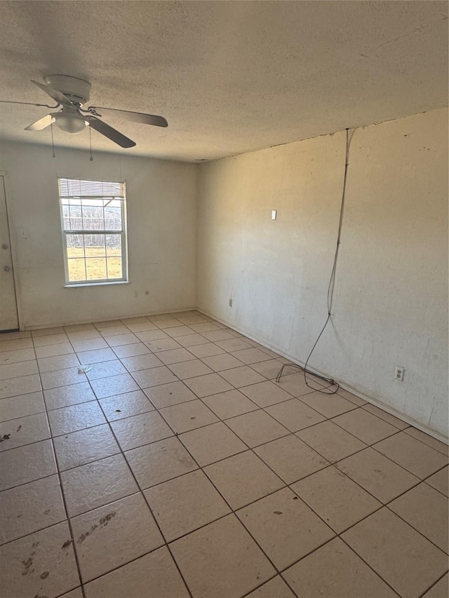 spare room featuring ceiling fan and a textured ceiling