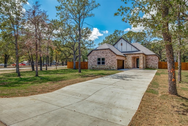 view of front facade featuring a front lawn