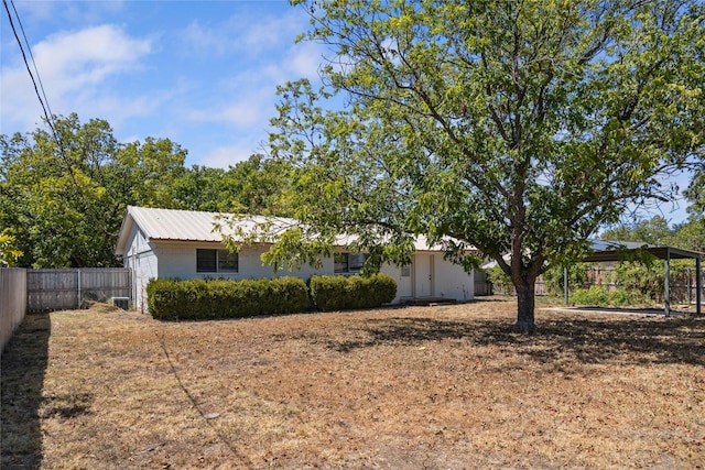 view of yard featuring a carport