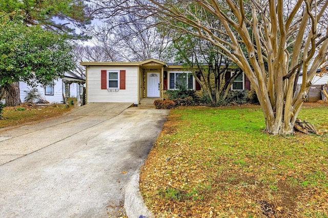 view of front of house with a front lawn