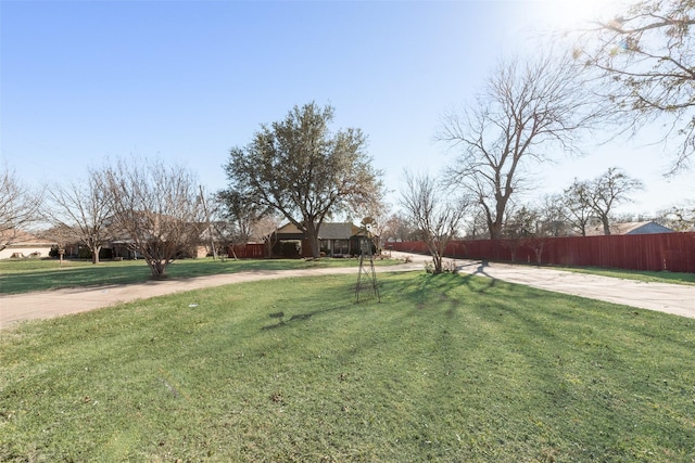 view of front of house featuring a front yard