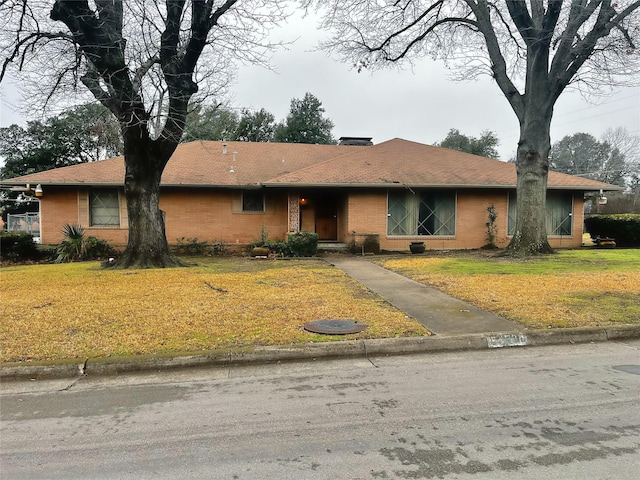 ranch-style home with a front yard