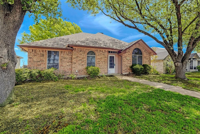 ranch-style house featuring a front lawn