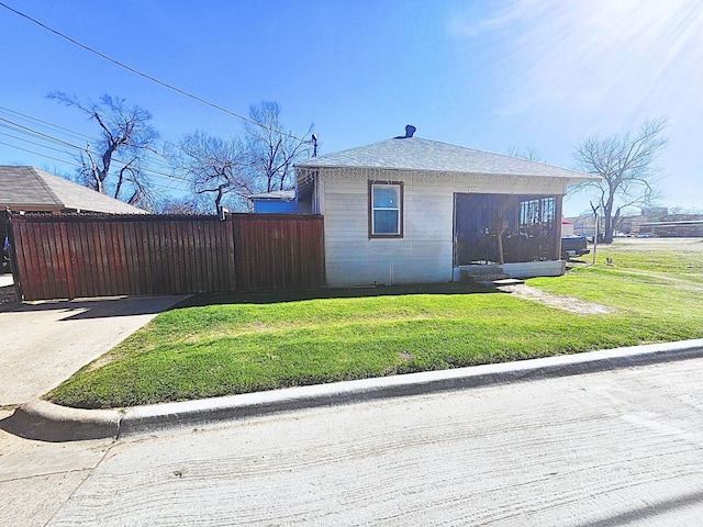 3522 Hancock St, Dallas, TX 75210 - view of side of home featuring a yard