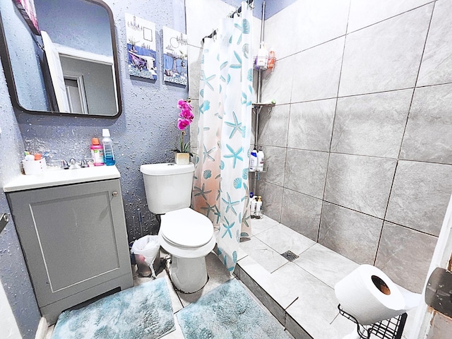 3522 Hancock St, Dallas, TX 75210 - bathroom featuring vanity, toilet, and a shower with shower curtain