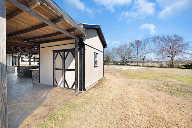 view of outdoor structure with a yard