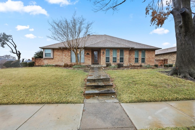 view of front of property with a front yard